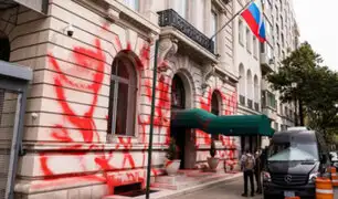 EEUU: fachada de consulado ruso en la ciudad de Nueva York es vandalizado con pintura roja