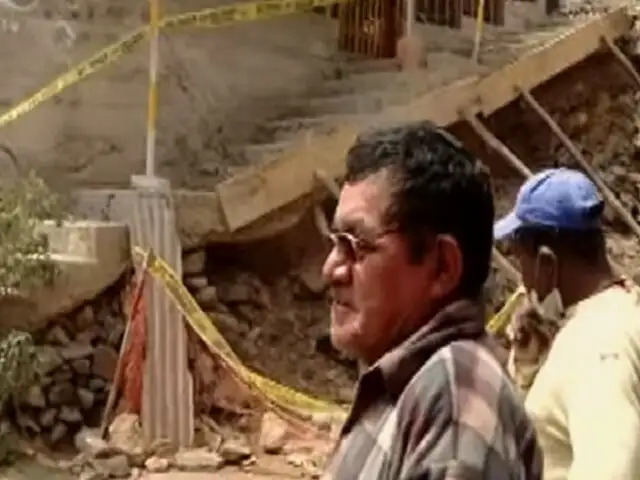 VMT: Vecinos exigen reconstrucción de escalera que está a punto de colapsar