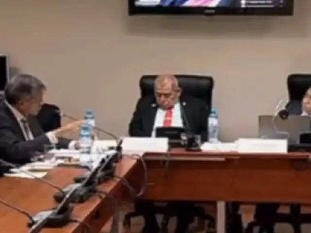 Bochornoso: congresista José Arriola se quedó dormido en plena exposición de ministro Serna