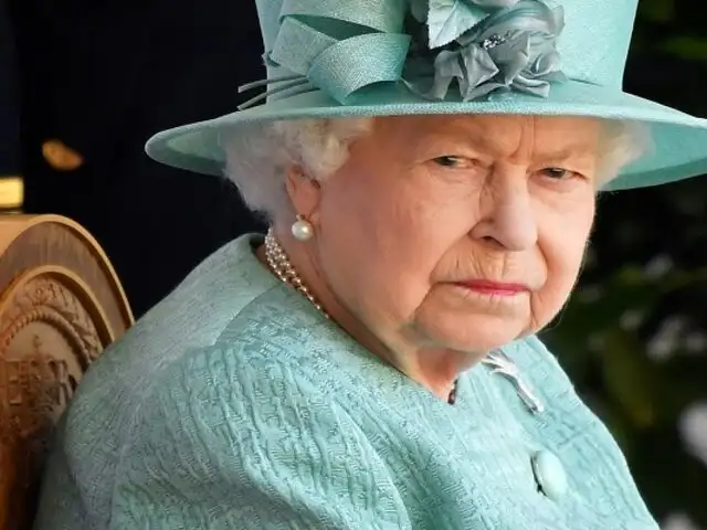 Reina Isabel II: médicos  preocupados por su estado de salud
