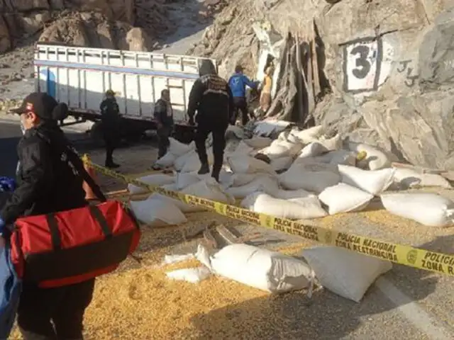 Arequipa: despiste de camión de carga deja un muerto y un herido en variante de Uchumayo