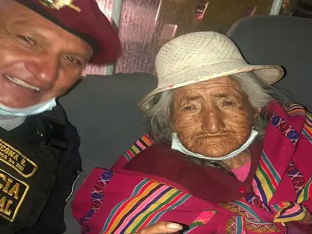 Cusco: policías ayudaron a abuelita de 105 años a llegar a su hogar