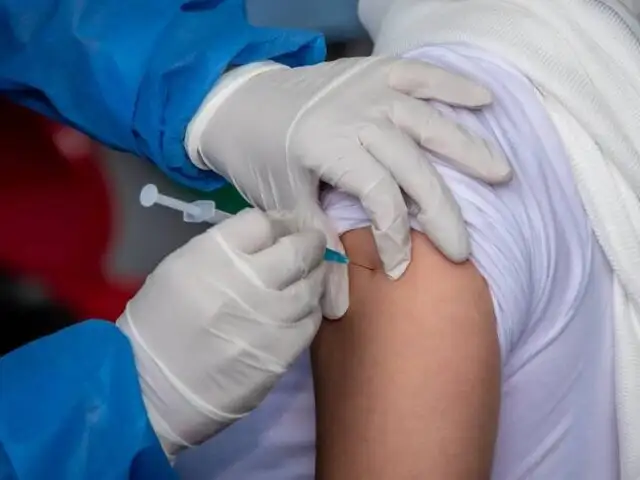 Minsa suspende vacunación contra el coronavirus en puntos externos debido a las manifestaciones