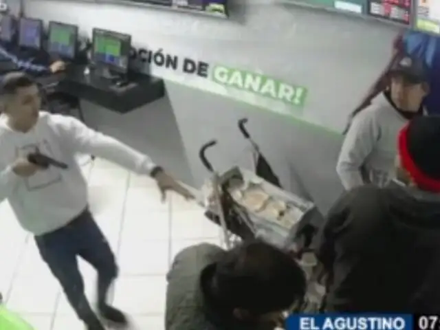 El Agustino: delincuentes amenazan con armas para robar en casa de apuestas