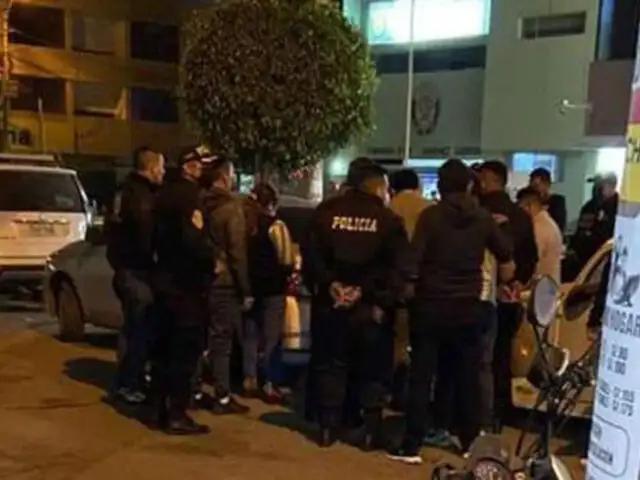 Estaban en horario de servicio: intervienen a dos policías con dinamita y drogas en Trujillo
