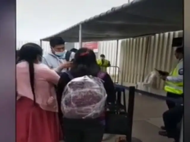 Aeropuerto Jorge Chávez: pasajeros son estafados con el cuento del  'embalaje de maletas'