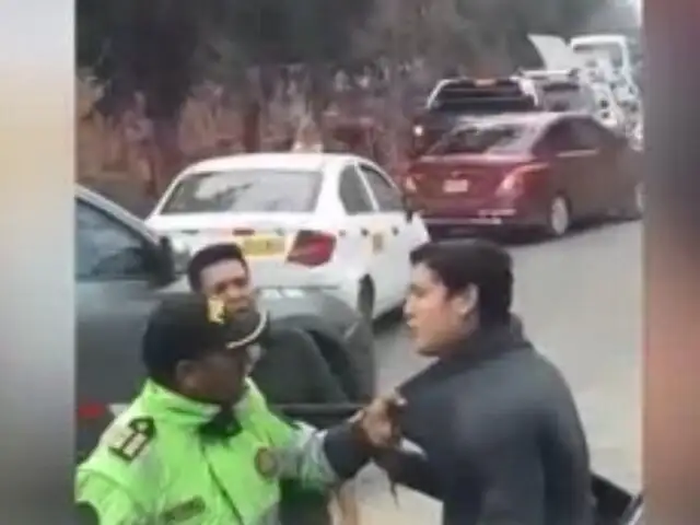 Comas: Policía se pelea a golpes con un taxista que se negaba a ser intervenido