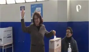 Elizabeth León acudió a votar acompañada de Popy Olivera: “Esperamos escoger la mejor alternativa”