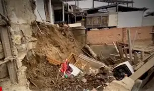 Chorrillos: vivienda queda casi destruida tras colapso de muro de contención