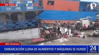 Pucallpa: embarcación con alimentos se hunde en el río y vecinos intentan llevarse la carga