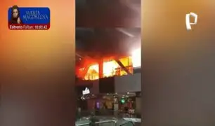 Incendio en Pakistán: rascacielos de 23 pisos  ardió en llamas