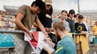 Andrew Redmayne: hincha peruano buscó a arquero australiano para que firme camiseta de la Selección Peruana