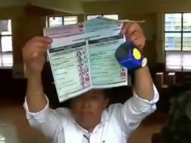 Cusco: candidato habría infringido ley electoral al mostrar cédula y llevar llavero de teleférico