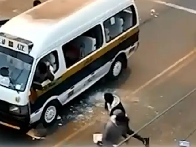 Ate: sujetos lanzan piedras a combi tras altercado con el conductor
