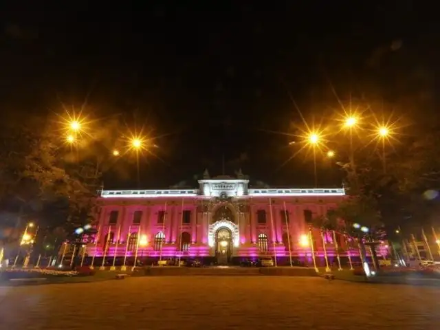 Instituciones públicas y privadas se iluminan de rosa en el Día Mundial de lucha contra el Cáncer de Mama