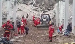 Ventanilla: prosiguen intensos trabajos para rescatar a dos obreros sepultados tras derrumbe