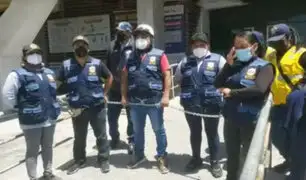 Ica: trabajadores del municipio de Marcona se encadenan exigiendo el pago de sus salarios