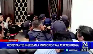 Trujillo: protestantes rompen seguridad e ingresan a palacio municipal para exigir pagos