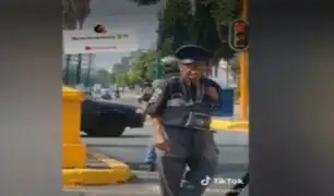 ¡Volvió de Tangamandapio!: 'Jaimito, el cartero' es captado caminado por una calle mexicana y se vuelve viral