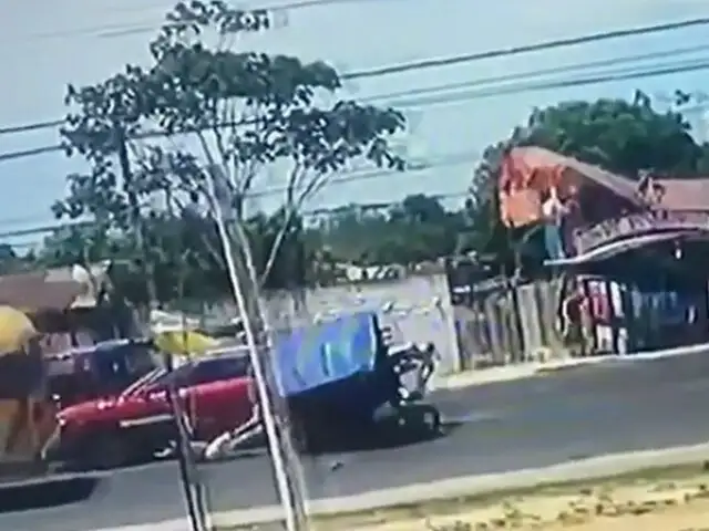 Iquitos: abuelito motociclista muere en múltiple choque causado por bus fuera de control