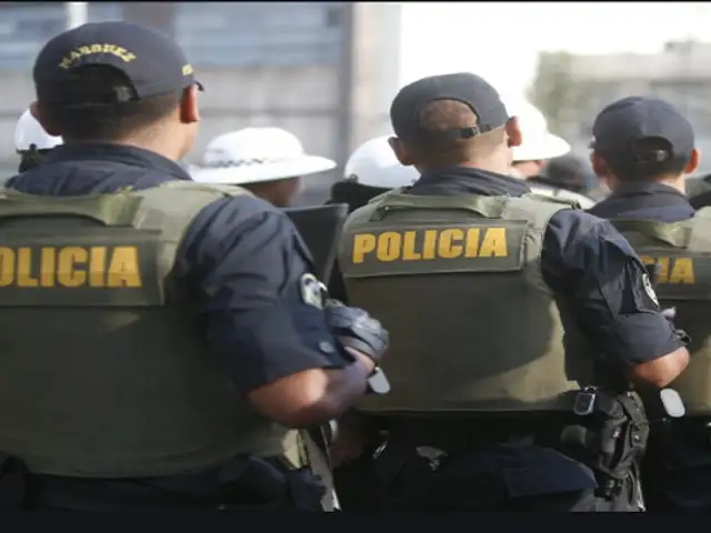 Chorrillos: captan a presunto policía robando en stand de reparaciones y accesorios