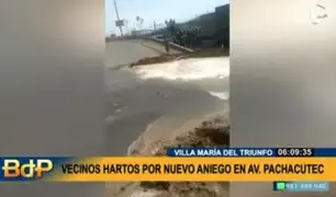 Aniego en VMT: vecinos colocan muros de arena para evitar inundación en sus casas