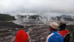 Indonesia: evacuan cerca de 2 mil personas tras erupción de volcán
