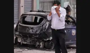 Arequipa: ¡Lamentable! Hombre llora al ver su taxi quemado por manifestantes