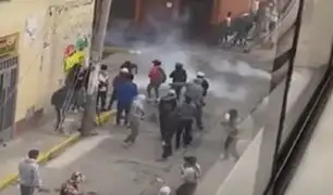 Vandalismo en Ayacucho: sujetos intentaron tomar comisaría en Huamanga