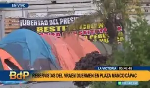 Reservistas del VRAEM que piden la liberación de Pedro Castillo pernoctan en la Plaza Manco Cápac