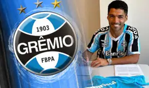 Luis Suárez se pone la camiseta del Gremio de Porto Alegre