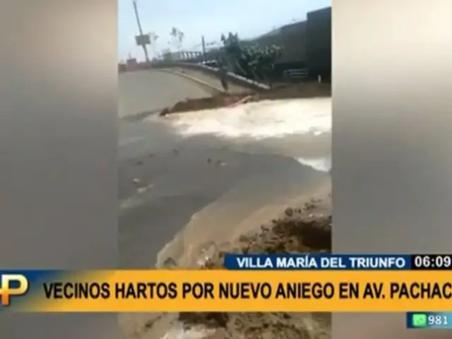 Aniego en VMT: vecinos colocan muros de arena para evitar inundación en sus casas