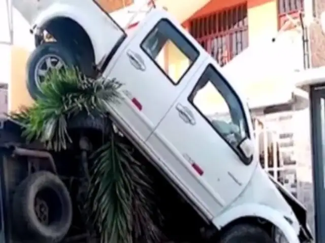 Piura: camioneta termina sobre otro vehÃ­culo tras accidente