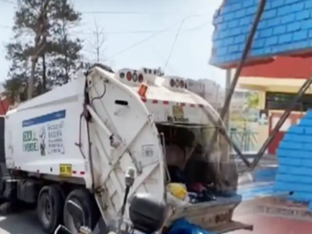 SJL: Camión de basura choca con minivan y se estrella en colegio