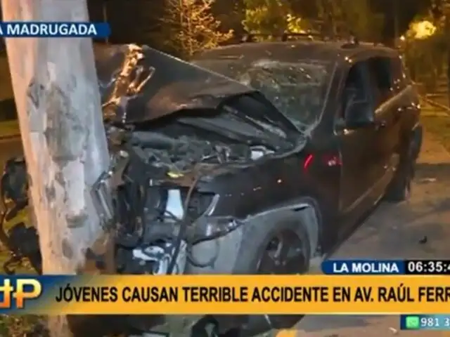 Accidente de madrugada: jóvenes resultan heridos tras chocar contra árbol en La Molina