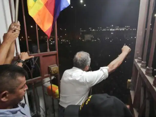 Balconazo fallido: Antauro Humala fue abucheado y le lanzaron botellas por respaldar a Dina Boluarte