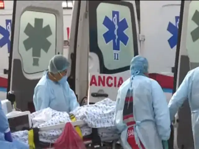 Pacientes de Ayacucho llegan a Lima en vuelo humanitario