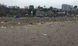 Gran cantidad de desperdicios: veraneantes dejaron basura en playa Agua Dulce