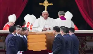 Papa Francisco da último adiós a Benedicto XVI ante miles de fieles en la plaza de San Pedro