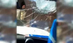 VIDEO: ambulancia que atendía emergencia es atacada a pedradas por manifestantes en Puno