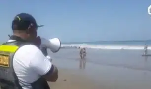 Piura: retiran a bañistas que acudieron a playas pese a oleaje anómalo
