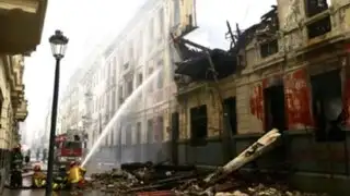 Plaza San Martín: reportan que se reavivó el fuego en casona del centro de Lima