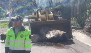 Con apoyo de máquina pesada: PNP desbloquea carretera en el Valle Sagrado de los Incas