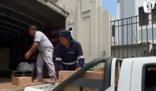Diferentes colectivos entregan víveres y donaciones para la Policía Nacional