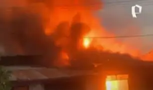 Tragedia en Iquitos: incendio se desata en barrio y devora 4 casas