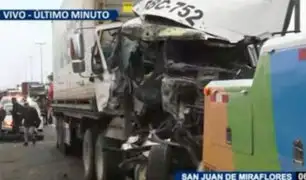 SJM: un herido deja triple choque de vehículos de carga en la Panamericana Sur