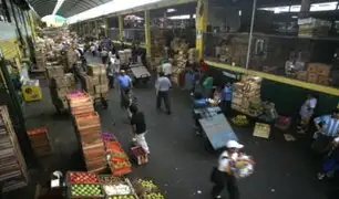 Mercado Mayorista de Frutas: debido a bloqueos, rematan productos para que no se malogren