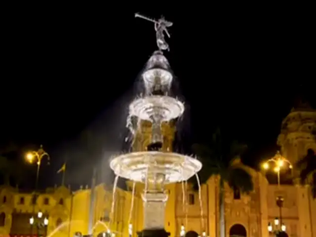 Reinauguran pileta principal de la plaza de Armas de Lima después de tres años