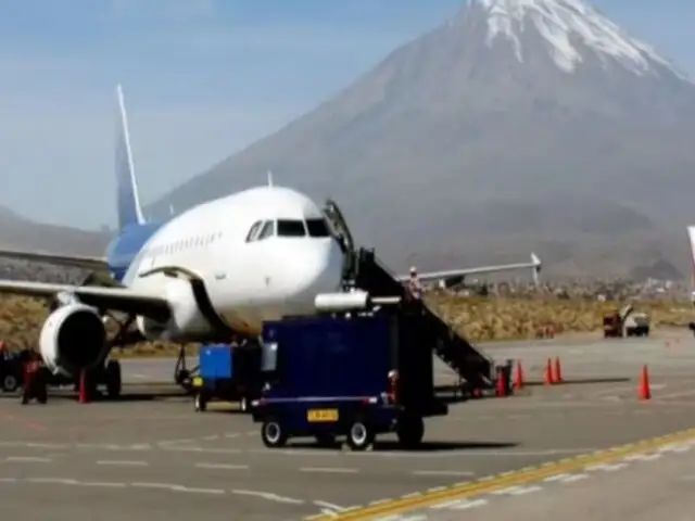 Protestas y enfrentamientos con la PNP en Arequipa: aeropuerto suspende sus operaciones
