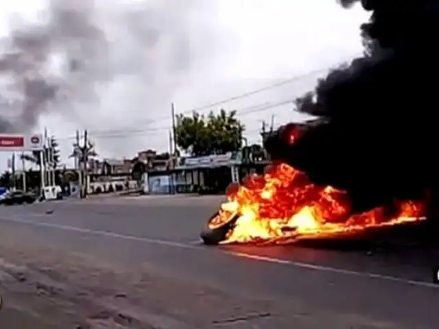 Pisco: refuerzan bloqueos en Panamericana sur y queman llantas en las pistas